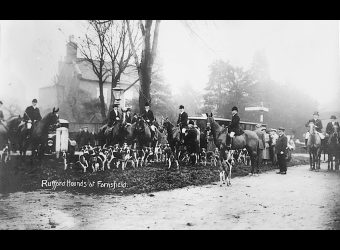 Rufford Hounds on The Green 1924