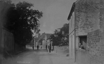 Principal Street (now Main Street) about 1907 The Plough Inn halfway up on the right