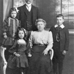 W J Munks Family - Edit, Arthur, Hilda sat by Mothers knee